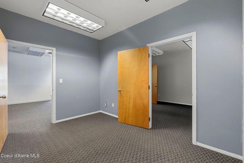 Location, Location Location! This is a great opportunity to own - photo 16