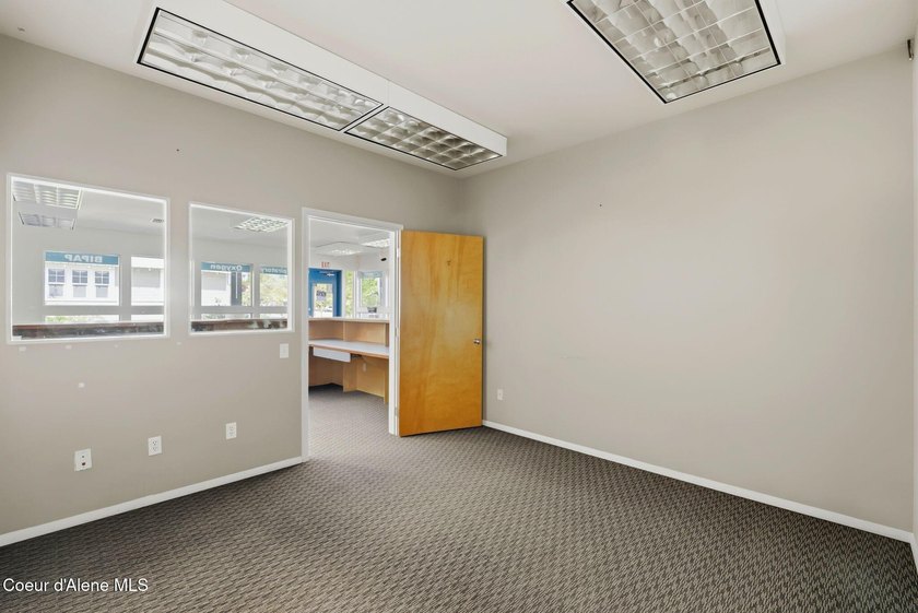 Location, Location Location! This is a great opportunity to own - photo 17