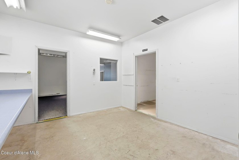Location, Location Location! This is a great opportunity to own - photo 19