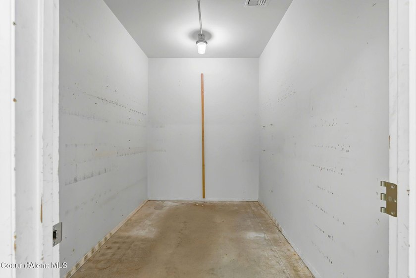 Location, Location Location! This is a great opportunity to own - photo 21