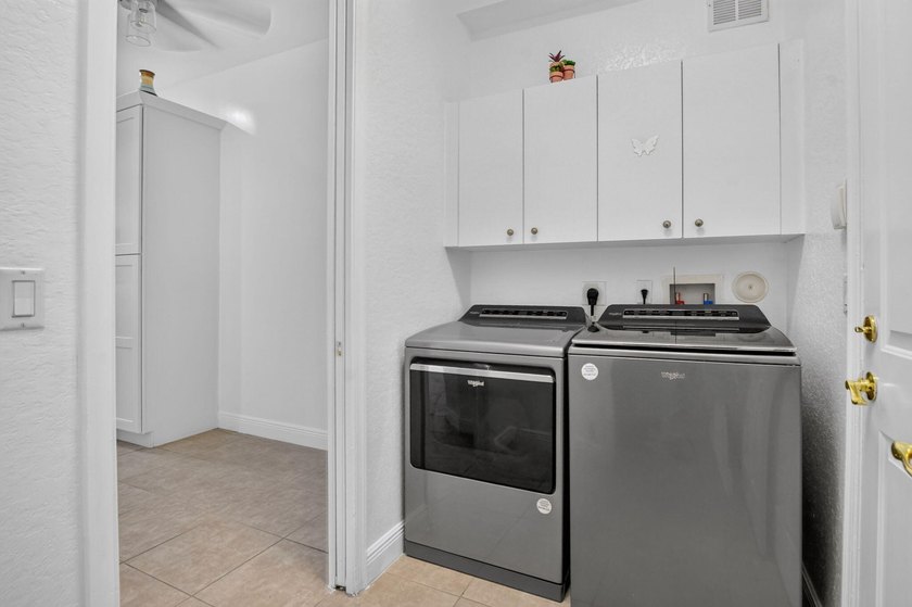 Welcome to this beautifully maintained 3-bedroom, 2.5-bath - photo 21