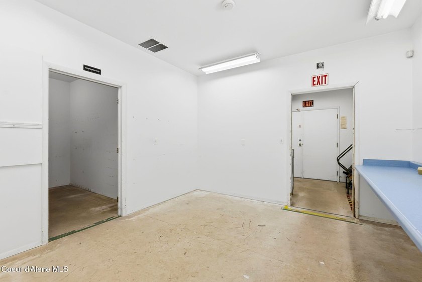 Location, Location Location! This is a great opportunity to own - photo 22