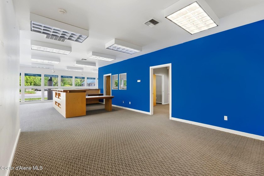Location, Location Location! This is a great opportunity to own - photo 23