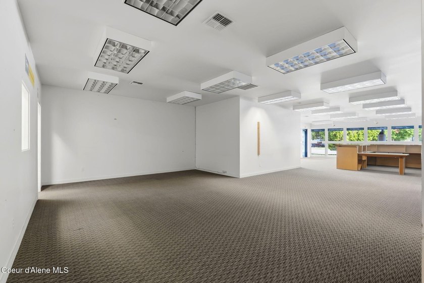 Location, Location Location! This is a great opportunity to own - photo 24