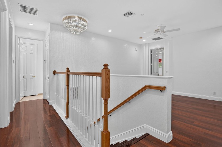 Welcome to this beautifully maintained 3-bedroom, 2.5-bath - photo 24