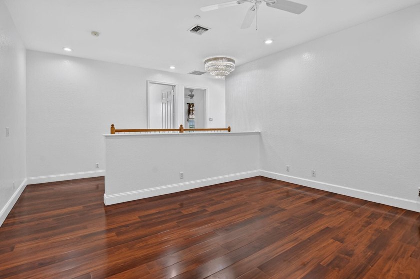 Welcome to this beautifully maintained 3-bedroom, 2.5-bath - photo 26
