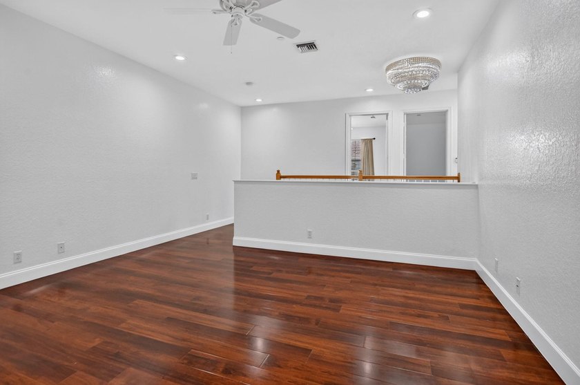 Welcome to this beautifully maintained 3-bedroom, 2.5-bath - photo 27