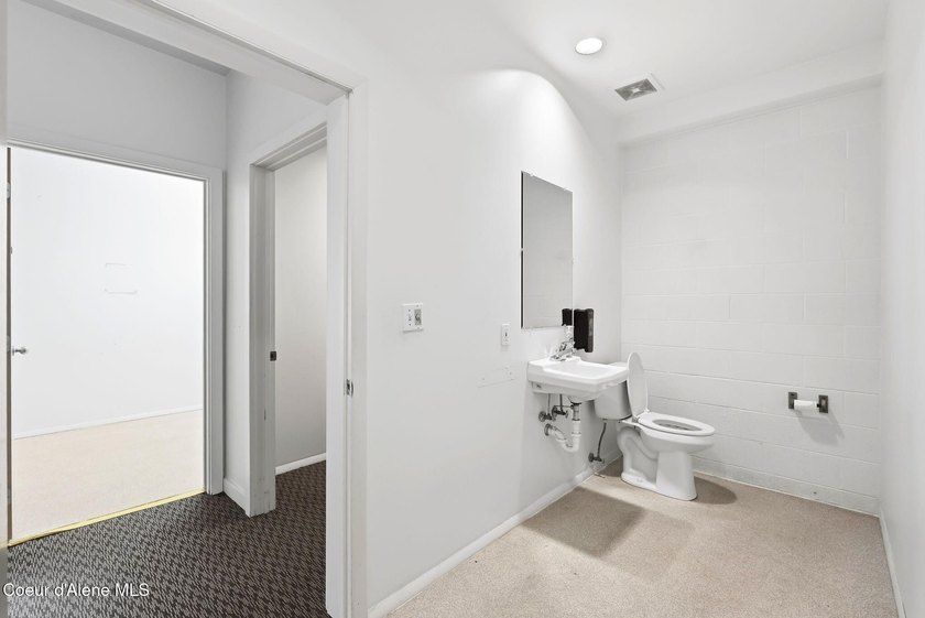 Location, Location Location! This is a great opportunity to own - photo 29