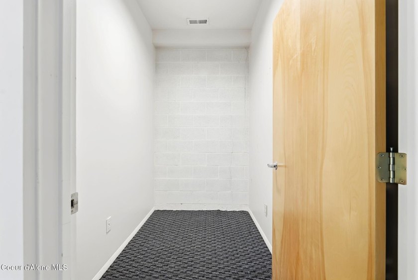 Location, Location Location! This is a great opportunity to own - photo 30