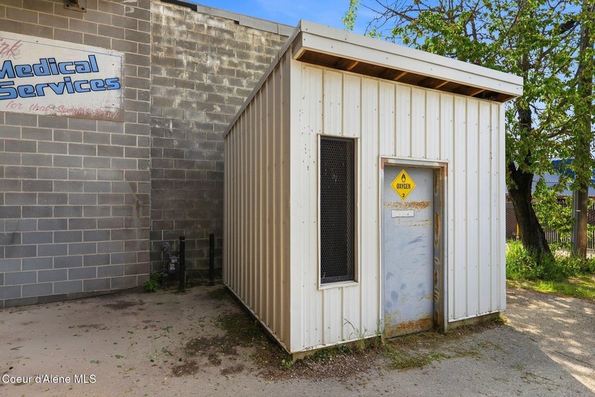 Location, Location Location! This is a great opportunity to own - photo 34
