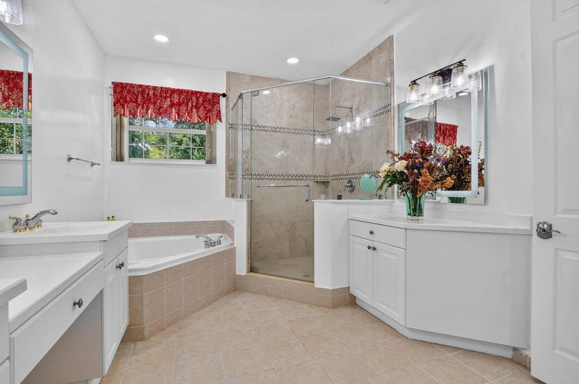 Welcome to this beautifully maintained 3-bedroom, 2.5-bath - photo 34