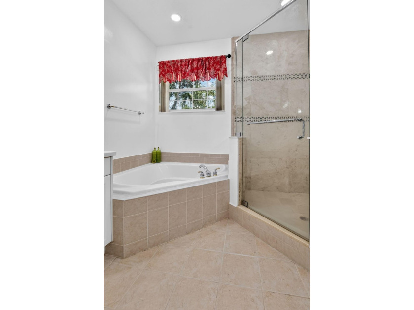 Welcome to this beautifully maintained 3-bedroom, 2.5-bath - photo 35