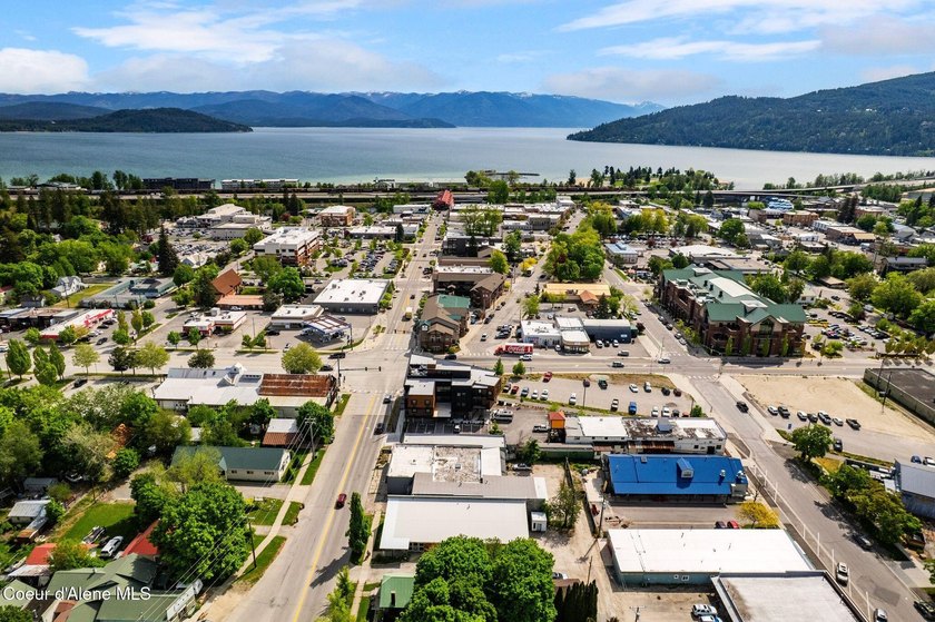 Location, Location Location! This is a great opportunity to own - photo 36