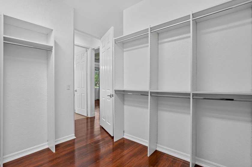 Welcome to this beautifully maintained 3-bedroom, 2.5-bath - photo 38