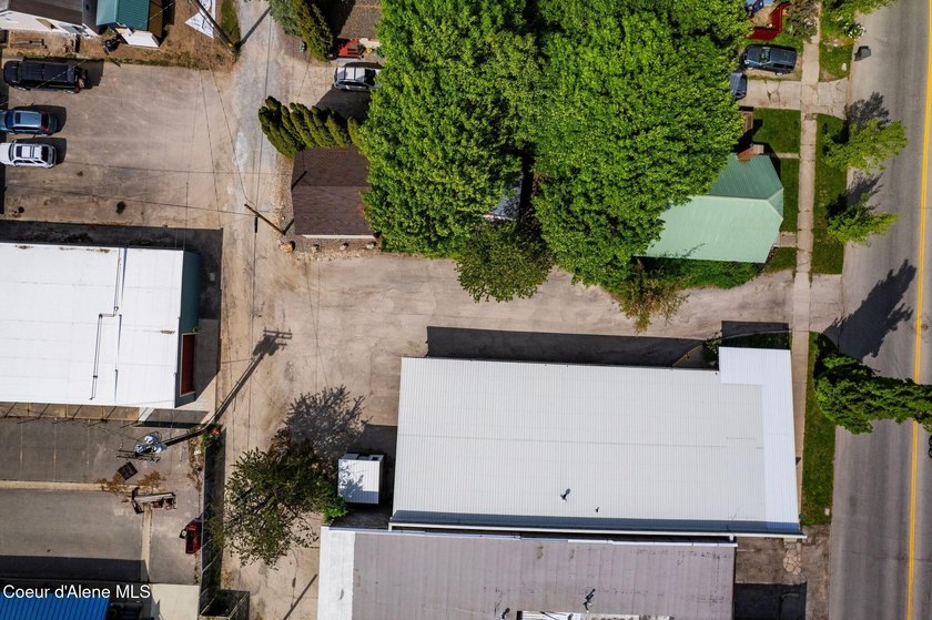 Location, Location Location! This is a great opportunity to own - photo 39