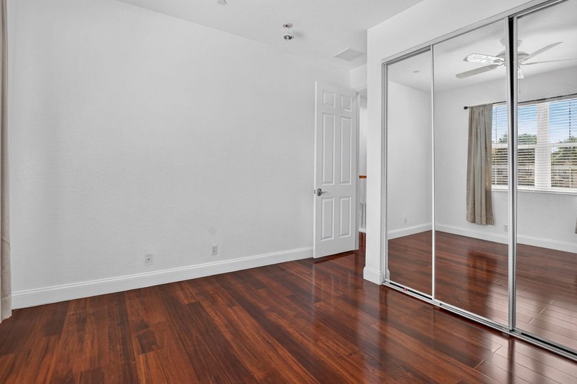 Welcome to this beautifully maintained 3-bedroom, 2.5-bath - photo 40