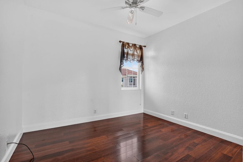 Welcome to this beautifully maintained 3-bedroom, 2.5-bath - photo 44