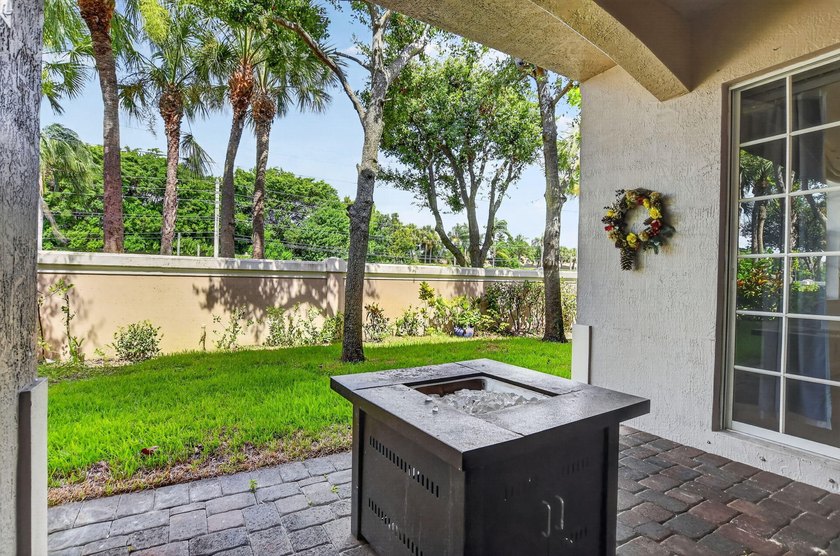 Welcome to this beautifully maintained 3-bedroom, 2.5-bath - photo 48