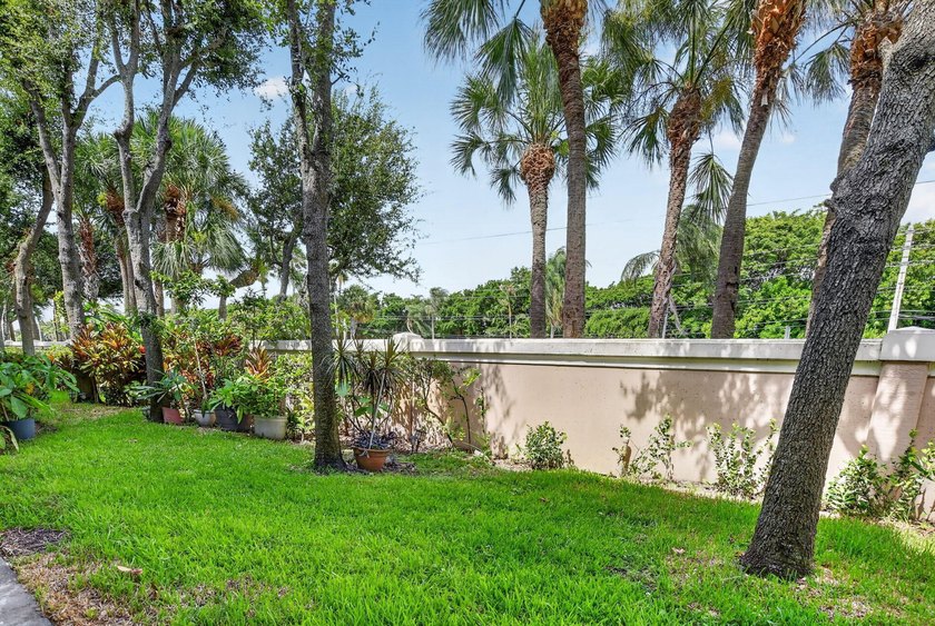 Welcome to this beautifully maintained 3-bedroom, 2.5-bath - photo 50