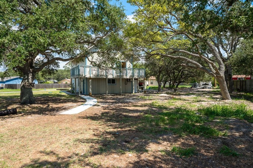Welcome to 120 Retama Lane, a versatile Rockport property - photo 3