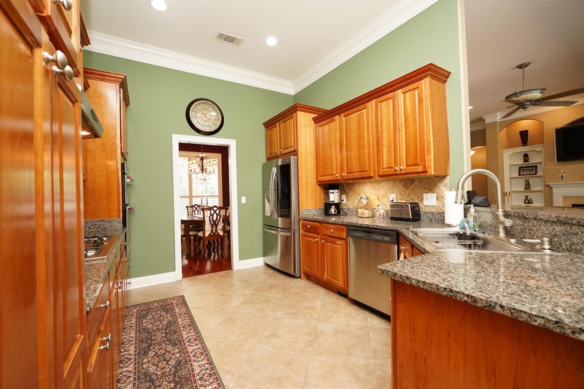 Gorgeous move-in-ready home on an oversized lot! This - photo 24