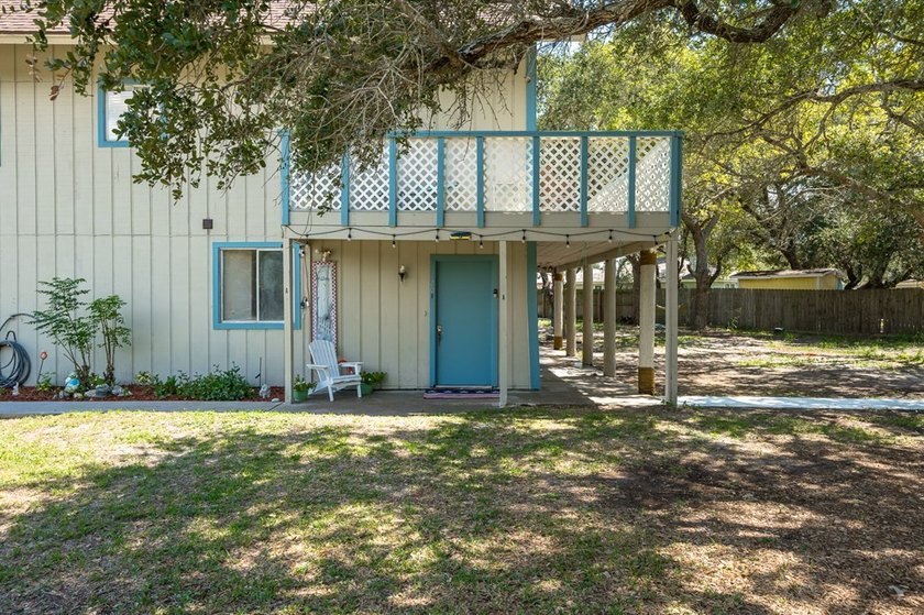 Welcome to 120 Retama Lane, a versatile Rockport property - photo 5