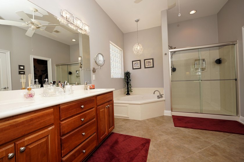 Gorgeous move-in-ready home on an oversized lot! This - photo 27