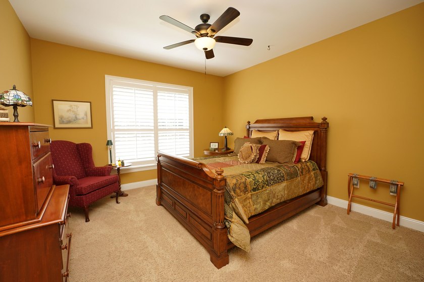 Gorgeous move-in-ready home on an oversized lot! This - photo 33