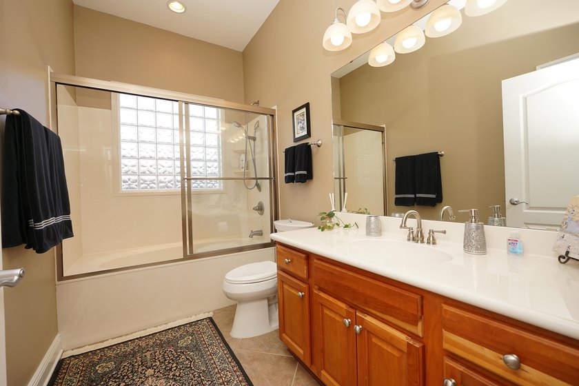 Gorgeous move-in-ready home on an oversized lot! This - photo 34
