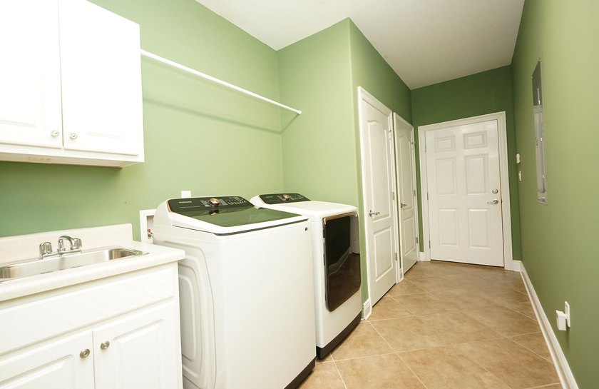 Gorgeous move-in-ready home on an oversized lot! This - photo 35