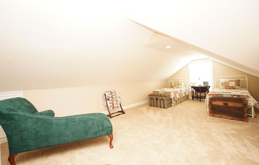Gorgeous move-in-ready home on an oversized lot! This - photo 41