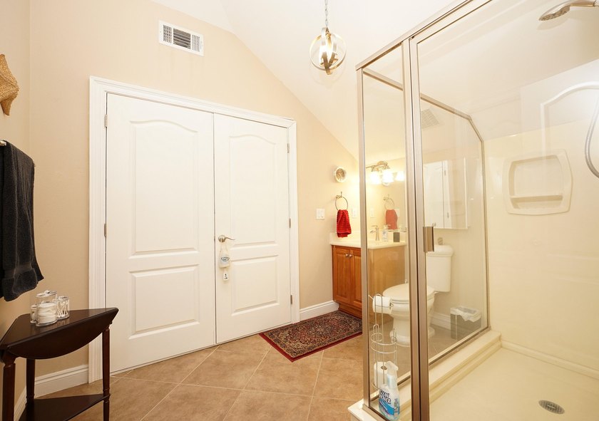 Gorgeous move-in-ready home on an oversized lot! This - photo 44