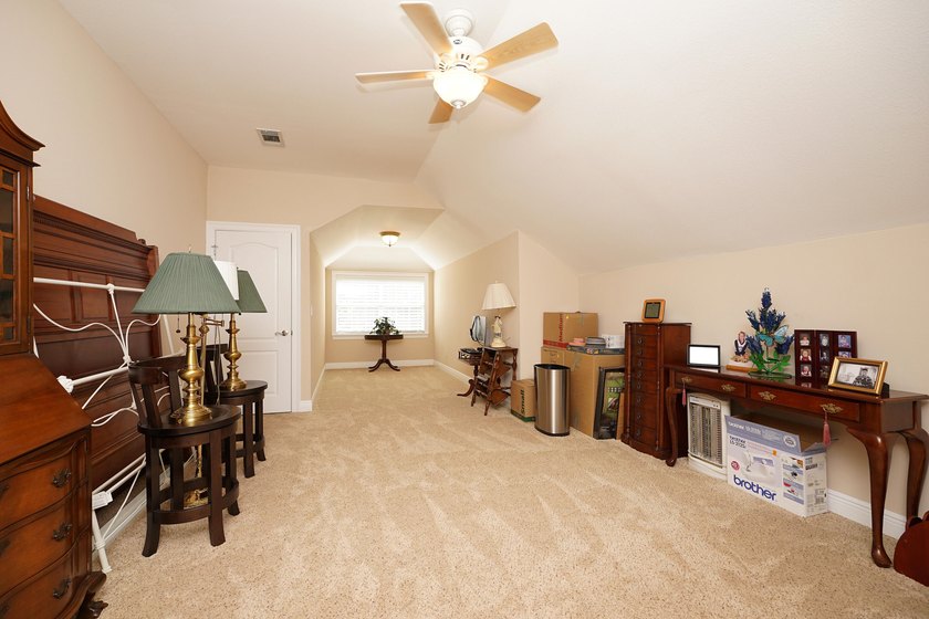 Gorgeous move-in-ready home on an oversized lot! This - photo 46