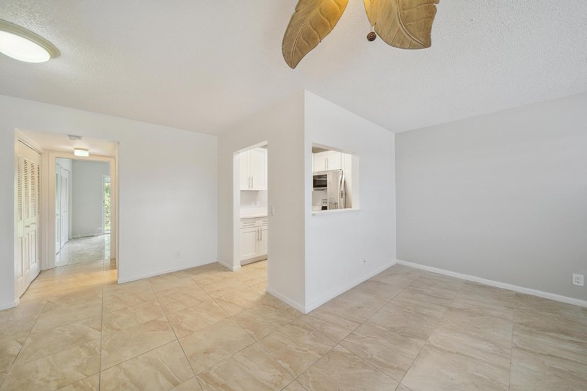 Welcome to this updated 1-bedroom, 1.5-bathroom condo is - photo 6