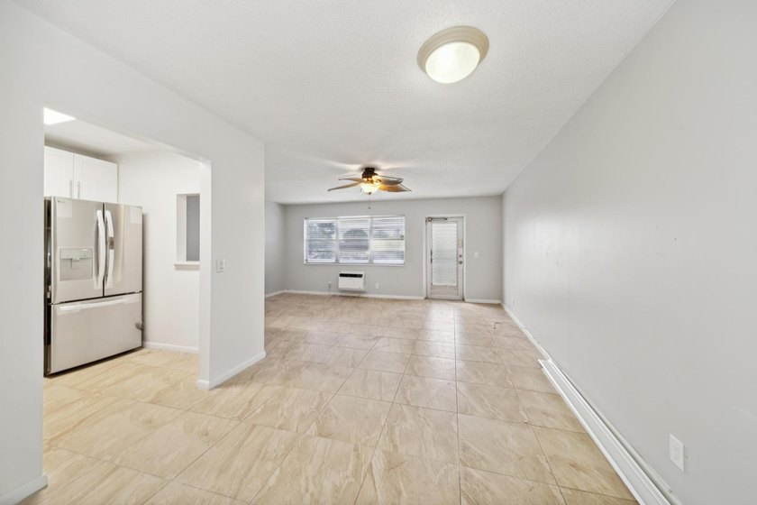 Welcome to this updated 1-bedroom, 1.5-bathroom condo is - photo 7