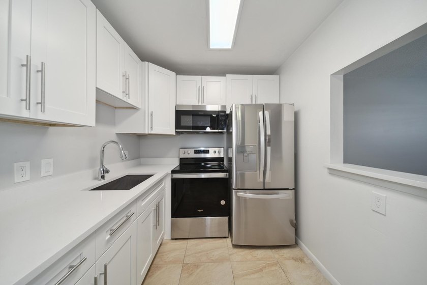Welcome to this updated 1-bedroom, 1.5-bathroom condo is - photo 8