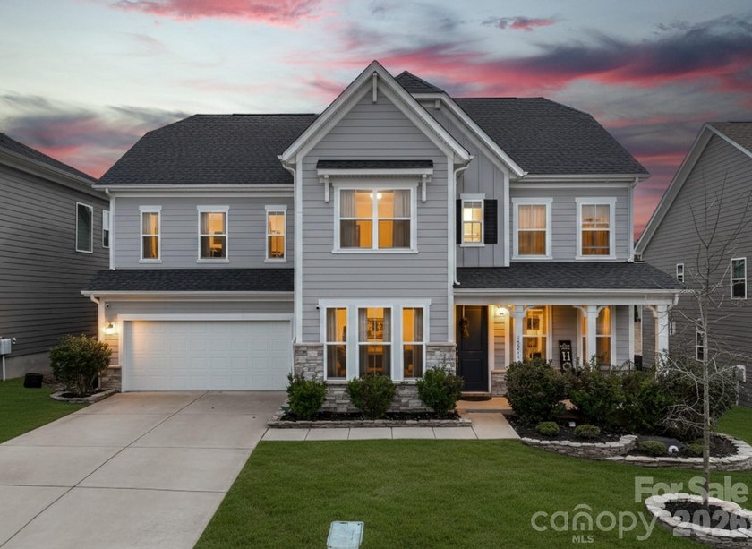 Stunning, model-style home with a heated saltwater In-ground - photo 3