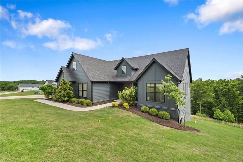 Experience the ultimate lake lifestyle in this fully furnished - photo 3