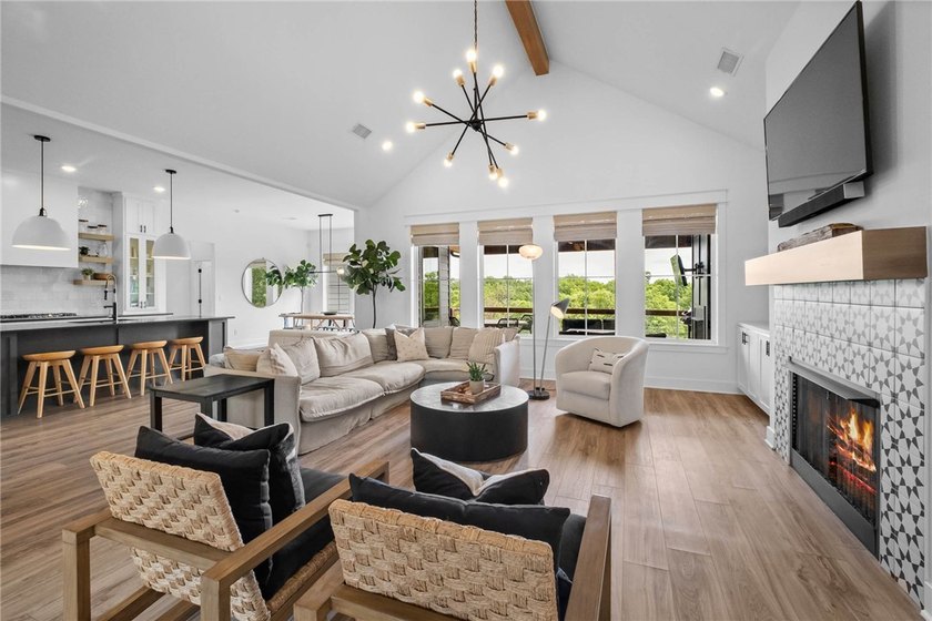 Experience the ultimate lake lifestyle in this fully furnished - photo 7