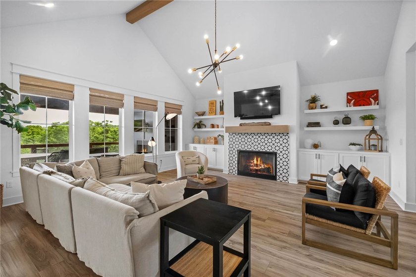 Experience the ultimate lake lifestyle in this fully furnished - photo 8