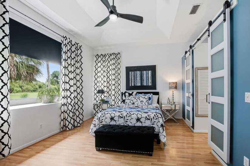 Move right into this beautifully updated 2-bedroom plus den home - photo 7