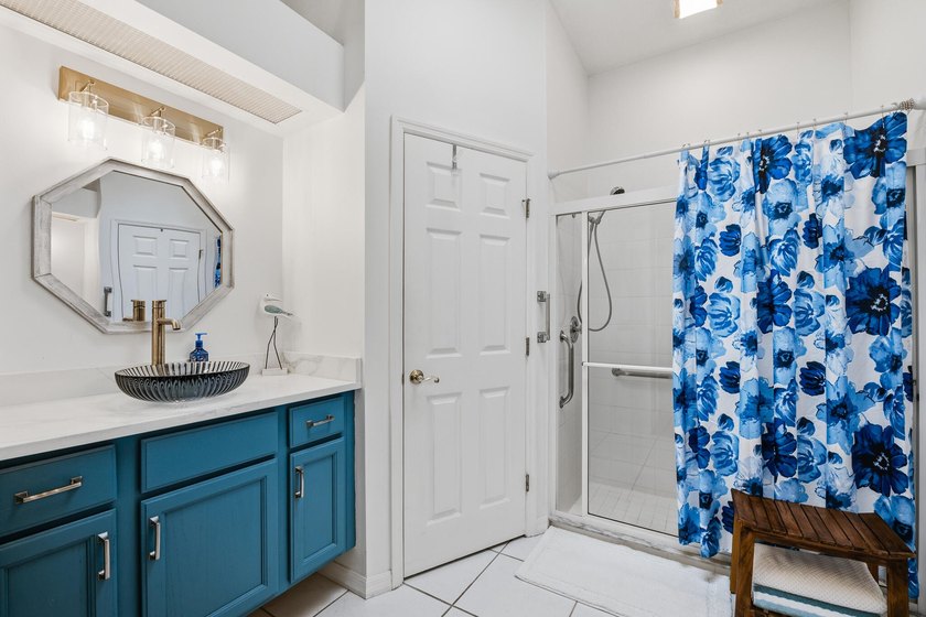 Move right into this beautifully updated 2-bedroom plus den home - photo 8