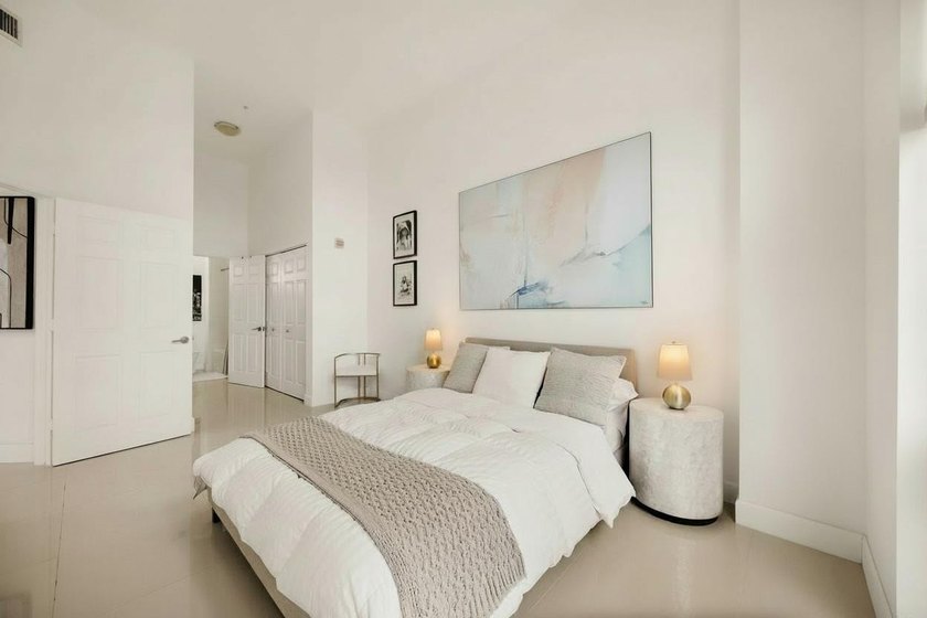 Updated 2BR/2BA corner residence with high ceilings, bright open - photo 13