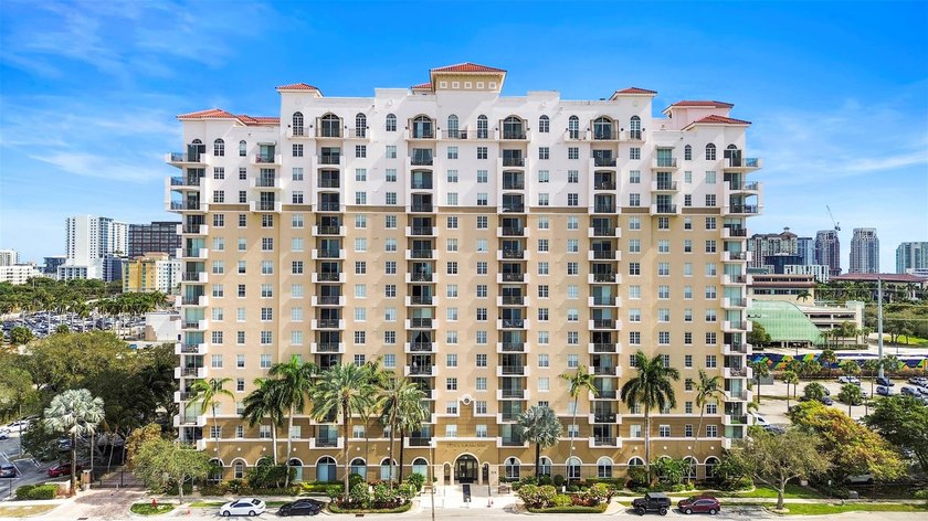 Updated 2BR/2BA corner residence with high ceilings, bright open - photo 16