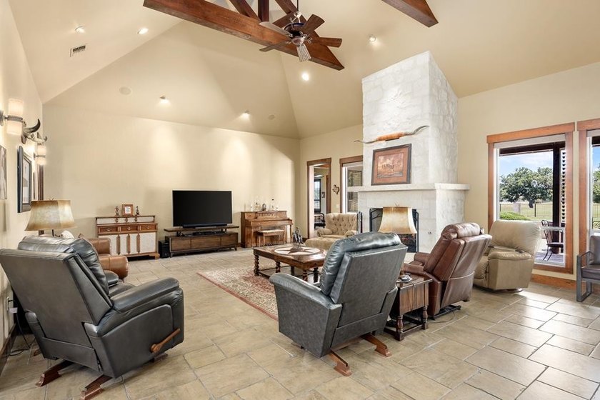 Enjoy gracious indoor and outdoor living from this beautiful one - photo 18
