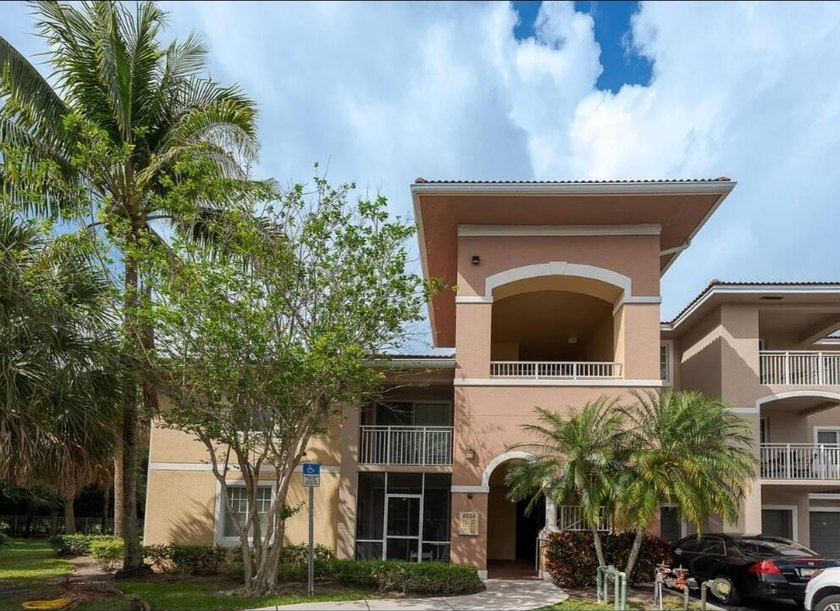 Charming one bedroom/one bath condo conveniently located! - photo 2