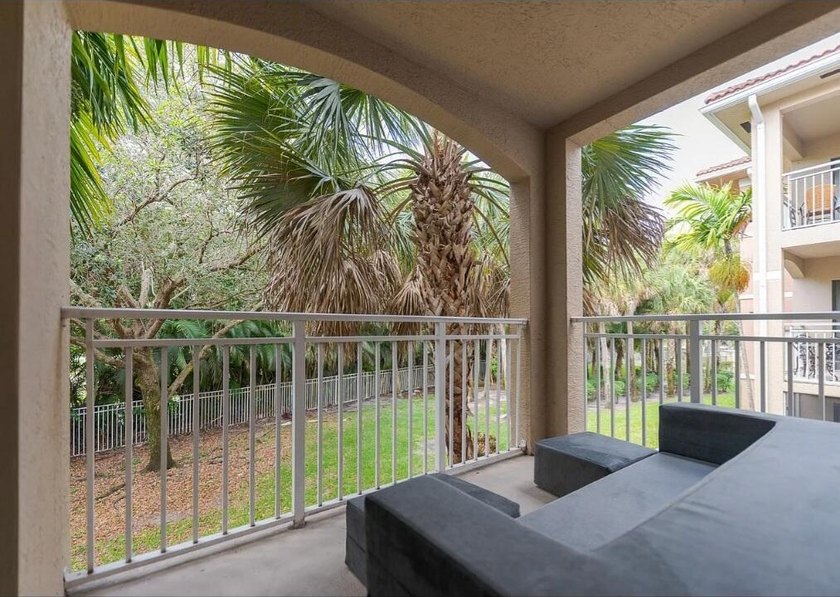 Charming one bedroom/one bath condo conveniently located! - photo 3