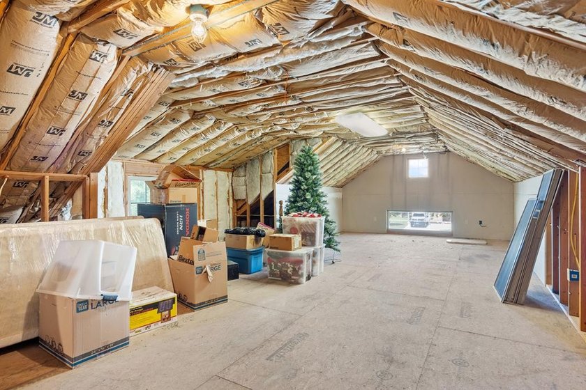 Enjoy gracious indoor and outdoor living from this beautiful one - photo 29