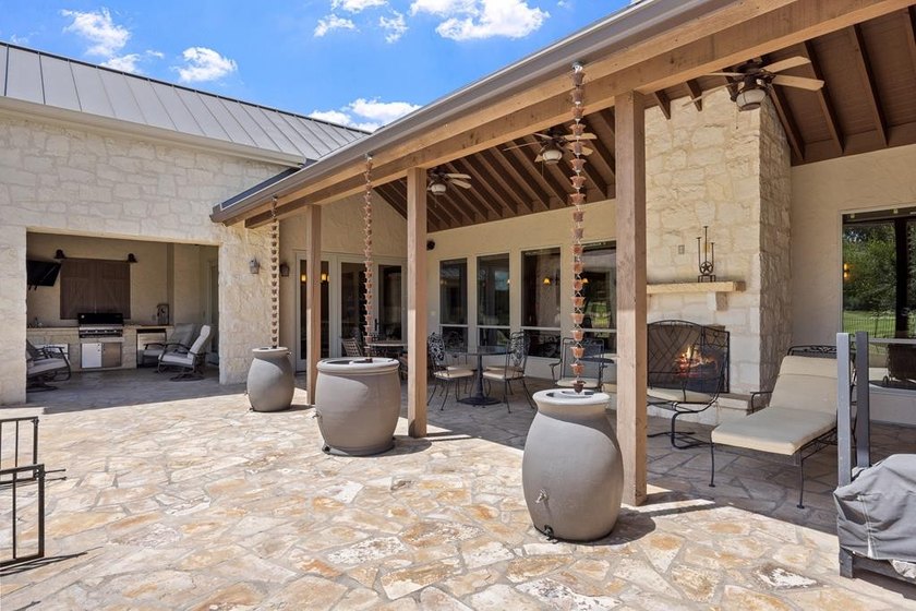 Enjoy gracious indoor and outdoor living from this beautiful one - photo 33