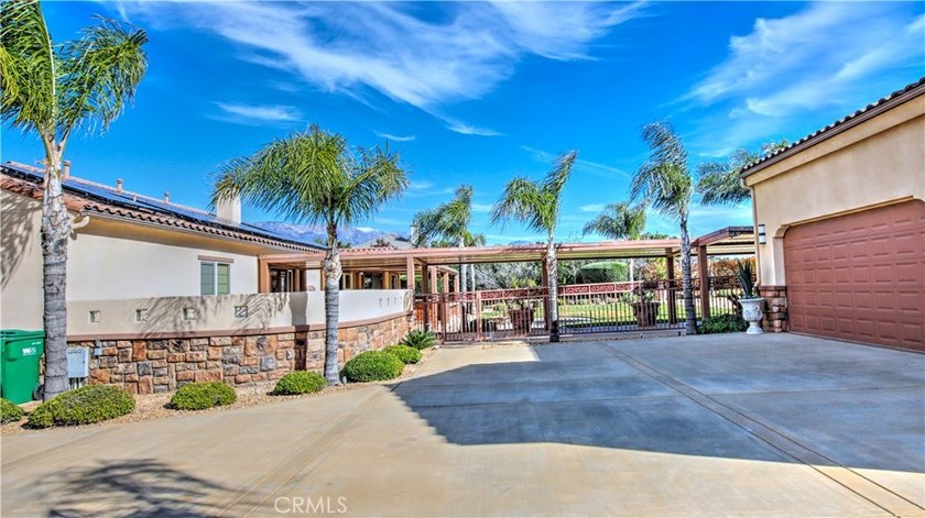 Extraordinary private rare lifestyle-driven estate where luxury - photo 37